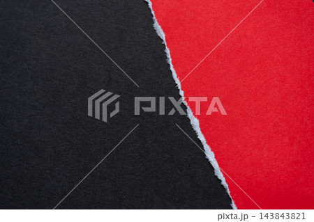 破れた赤色の画用紙 破れた赤色の画用紙 143843821