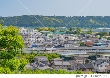 高台から一望する静岡県島田市の街並みと大井川方面の風景(アスペクト比3:2)(静岡県) 高台から一望する静岡県島田市の街並みと大井川方面の風景(アスペクト比3:2)(静岡県) 143845957