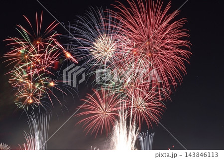 夏の夜空を彩る風物詩 夏の夜空を彩る風物詩 143846113
