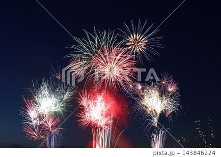 夏の夜空を彩る風物詩 夏の夜空を彩る風物詩 143846224