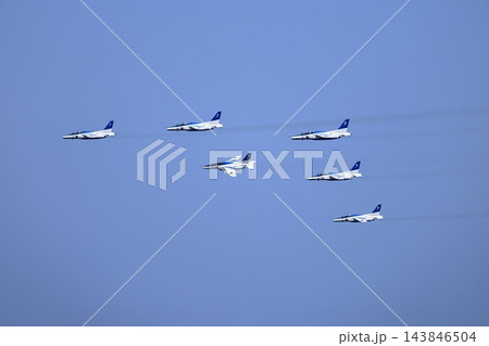 千歳のまちの航空祭2026 ブルーインパルスの見事な飛行シーン 千歳のまちの航空祭2026 ブルーインパルスの見事な飛行シーン 143846504