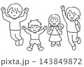 ジャンプして喜ぶ4人家族 親子 子ども 男女の線画イラスト　長袖 143849872