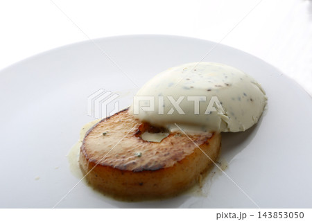 Caramelized Apple Slices Served as a Homemade Fruit Dessert Caramelized Apple Slices Served as a Homemade Fruit Dessert 143853050