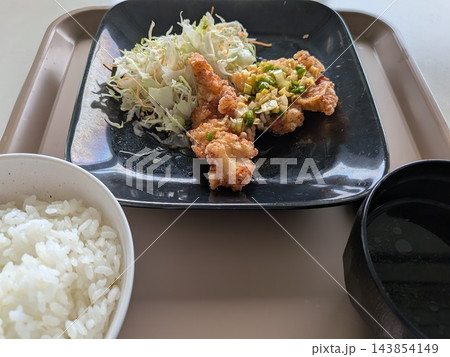 安くておいしい社食のチキン南蛮です。 安くておいしい社食のチキン南蛮です。 143854149