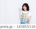 OKサインをしている主婦 143855110