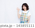 OKサインをしている主婦 143855111