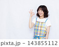 OKサインをしている主婦 143855112