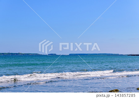 北海道 浜中町シリシズ橋より霧多布の海と島を望む 北海道 浜中町シリシズ橋より霧多布の海と島を望む 143857285