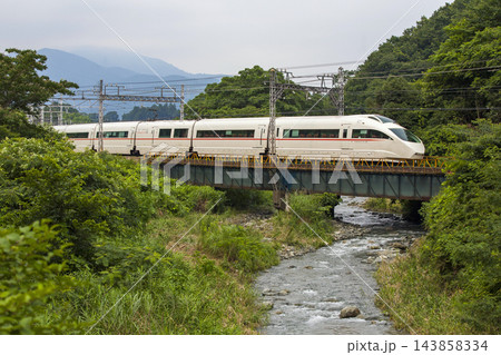 小田急ロマンスカー(50000形VSE車) 143858334
