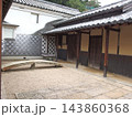 風情ある土壁の眺め　土蔵　庭　古民家 143860368