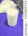 ネパール・ポカラの乳製品販売店の新鮮なバッファローミルク 143860724