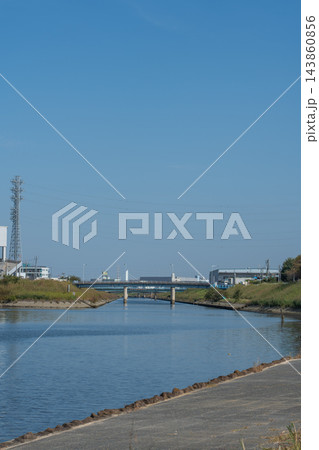 青空と芝川 青空と芝川 143860856