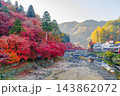 早朝の香嵐渓の紅葉と待月橋(愛知県j豊田市足助町) 早朝の香嵐渓の紅葉と待月橋(愛知県j豊田市足助町) 143862072
