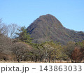 色好き始めた相馬山と青空 143863033