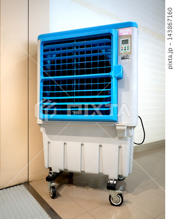 キャスター付きの大型気化式冷風機 キャスター付きの大型気化式冷風機 143867160