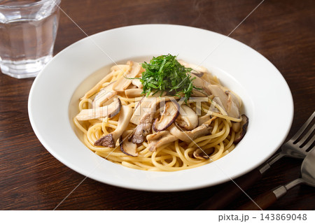 バター醤油風味のきのこパスタ バター醤油風味のきのこパスタ 143869048