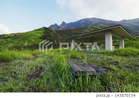 活火山の観光地 143870154