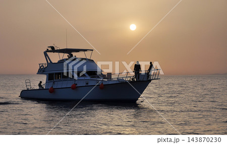 Yacht 143870230
