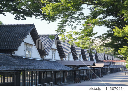明治時代に建てられた米保管倉庫である山居倉庫 明治時代に建てられた米保管倉庫である山居倉庫 143870434