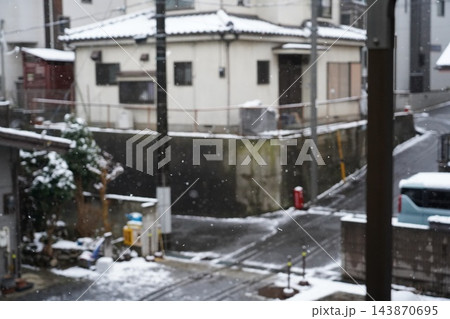 雪の後のアスファルト 雪の後のアスファルト 143870695