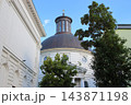 【ポーランド】 【ワルシャワ】　ワルシャワの街並み　聖三位一体教会 143871198