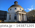 【ポーランド】 【ワルシャワ】　ワルシャワの街並み　聖三位一体教会 143871205