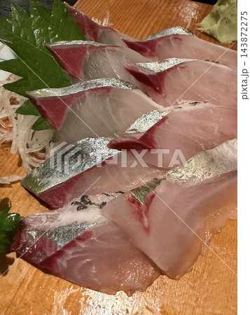 新鮮で美味しい刺身 143872275