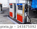 古いガソリン計量機 143875092