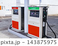 古いガソリン計量機（レギュラー／ハイオク） 143875975