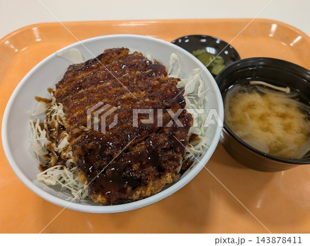 社員食堂のおいしくて安いソースカツ丼 社員食堂のおいしくて安いソースカツ丼 143878411