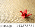 折鶴と竹マットの和風背景素材 143878784