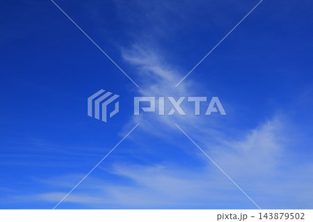 青空に浮かぶ雲 143879502