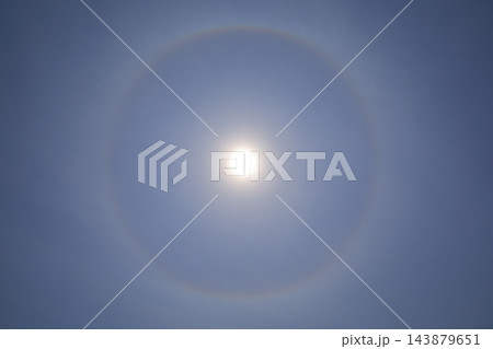 太陽に向かって伸びるハロ 太陽に向かって伸びるハロ 143879651