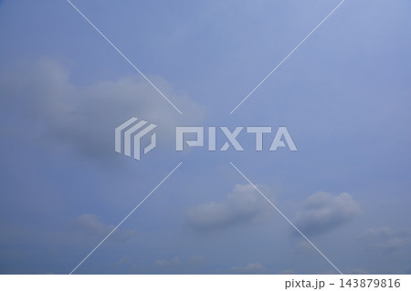 青空に浮かぶ雲 青空に浮かぶ雲 143879816