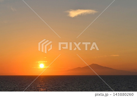 海に沈む夕日 海に沈む夕日 143880260