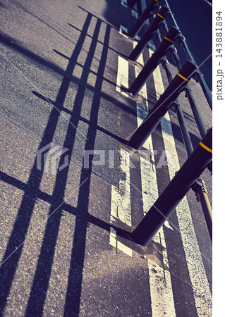 歩道 ガードフェンス 路側帯 歩道 ガードフェンス 路側帯 143881894