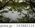 秋の蔵王スキー場にある鴫の谷地沼の寂しい風景 143882114