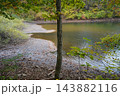 秋の蔵王スキー場にある鴫の谷地沼の寂しい風景 143882116