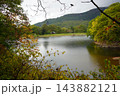 秋の蔵王スキー場にある鴫の谷地沼の寂しい風景 143882121