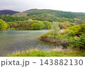 秋の蔵王スキー場にある鴫の谷地沼の寂しい風景 143882130