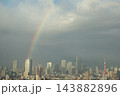 雨上がりの六本木上空に架かる虹 143882896