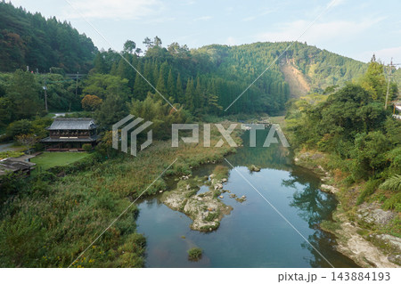 緑川の清流と山里 霊台橋付近 熊本県美里町 緑川の清流と山里 霊台橋付近 熊本県美里町 143884193