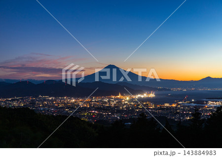 日本平から望む夜明けの富士山 日本平から望む夜明けの富士山 143884983