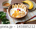 バナナとヨーグルトとグラノーラ 143885212