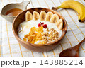 バナナのある朝食 ヨーグルト 143885214