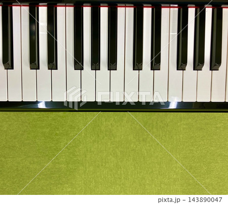 ピアノの鍵盤 真上からの俯瞰 ピアノの鍵盤 真上からの俯瞰 143890047