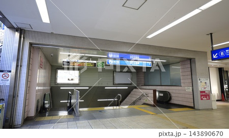 横浜市営地下鉄あずみ野駅出口3、エスカレーターが設置され、東急との乗り換え連絡口 143890670