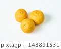 白背景で撮った3つの柚子 143891531