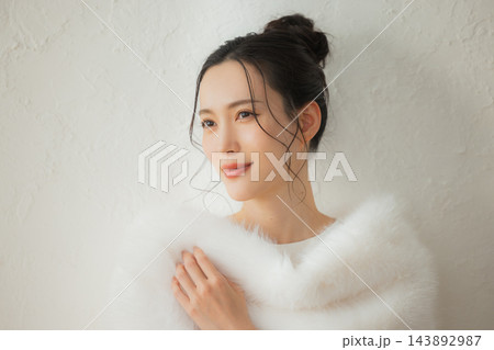 ファードレスの女性のポートレート ファードレスの女性のポートレート 143892987