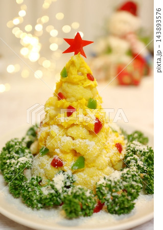 クリスマスツリーサラダ　マッシュパンプキンとカリフラワーで作ったサラダツリー 143893576